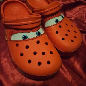 Lightning mcqueen crocs m6 w8